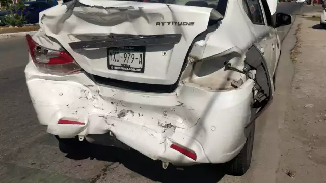 De los tres automóviles el más dañado fue el Attitude, por lo que tuvieron que llegar a un acuerdo entre aseguradoras