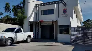 Asimismo, personal de la Agencia Estatal de Investigaciones (AEI) arribaron al lugar para tomar conocimiento de los hechos