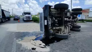El camión transportaba siete metros cúbicos del sascab