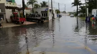 La parte obstruida se ubica por la sede de Protección Civil y Bomberos, un canal de desagüe