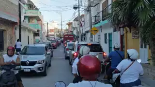 Padres querían llegar al desfile para dejar a sus hijos, pero el tráfico se tornó pesado