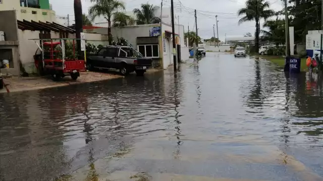 La parte obstruida se ubica por la sede de Protección Civil y Bomberos, un canal de desagüe