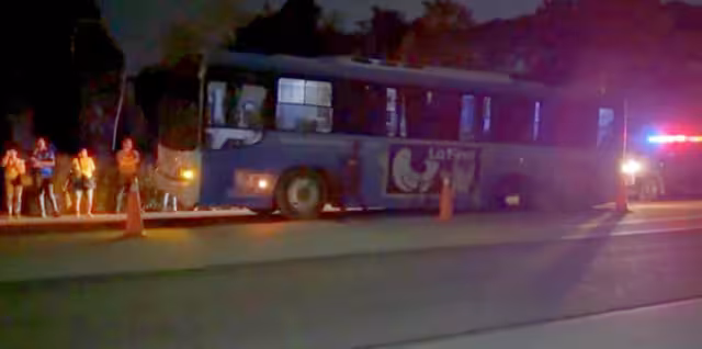 Llantas posteriores de un autobús se desprendieron en plena marcha