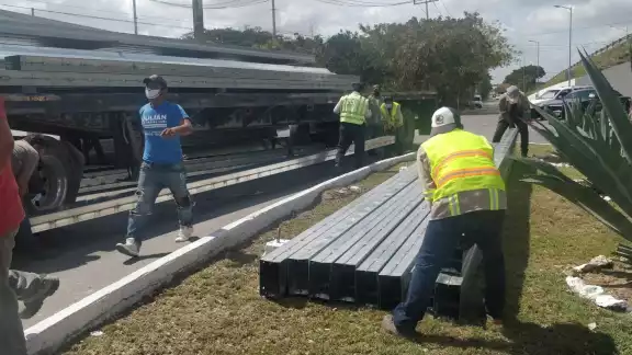 El accidente generó caos vial en la zona, por lo que tuvieron que intervenir elementos de la SSP El accidente generó caos vial en la zona, por lo que tuvieron que intervenir elementos de la SSP