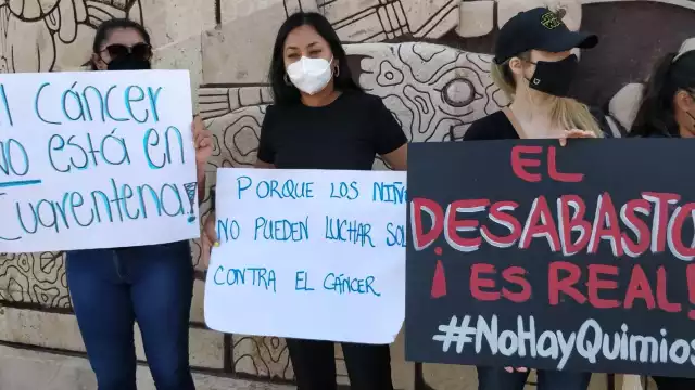 Se realizó una manifestación en el Monumento a la Patria para expresar su enojo por el desabasto de medicamentos a nivel federal