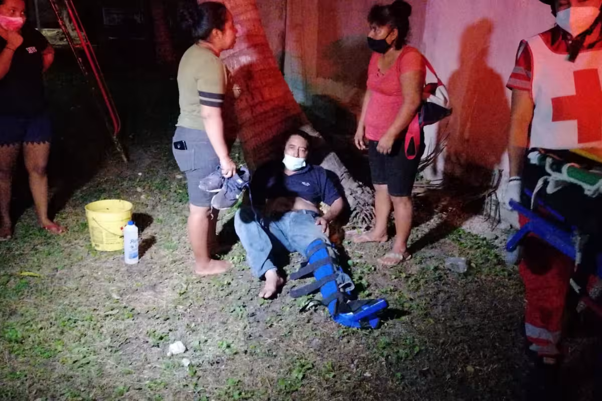 Hombre cae del segundo piso de su domicilio y termina lesionado en ...