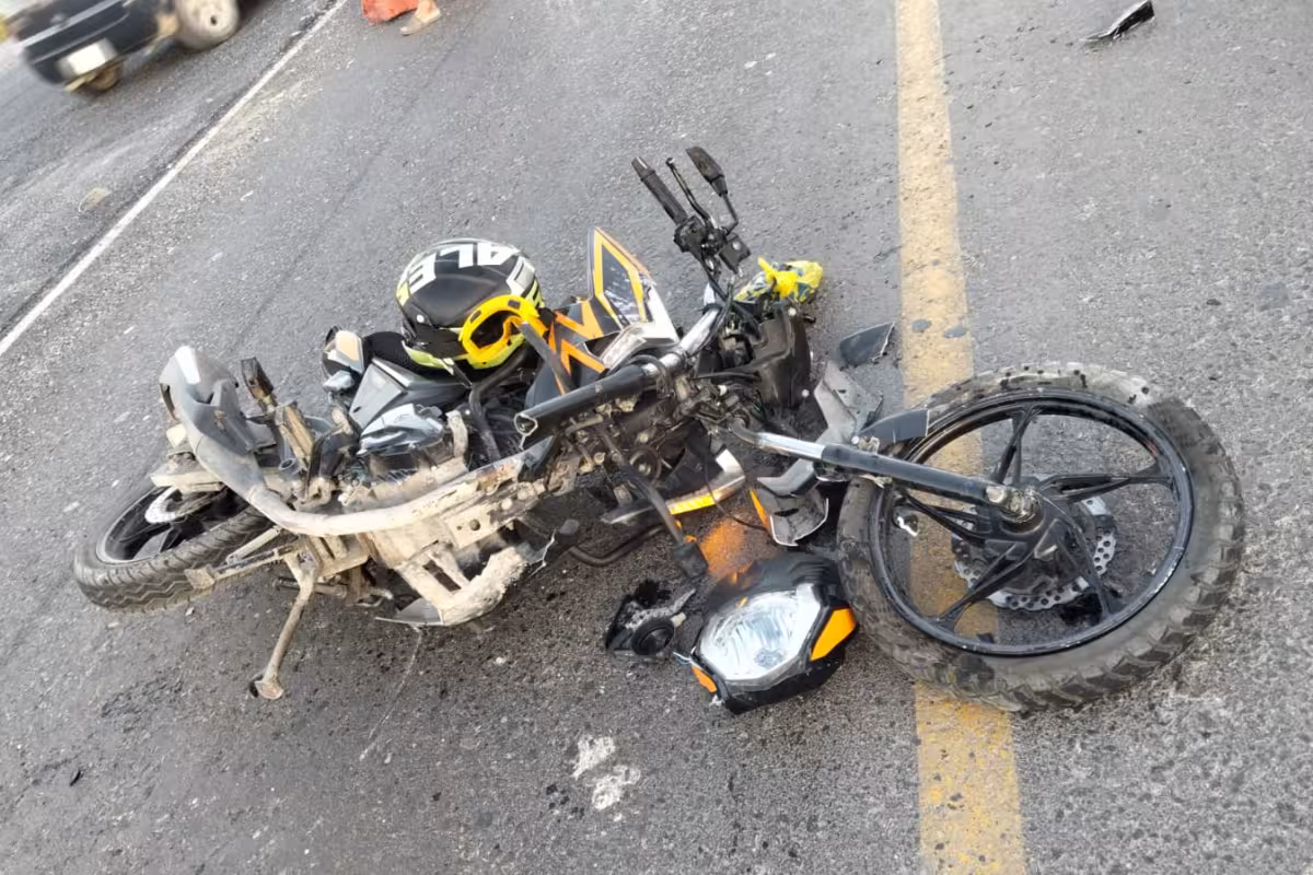 Motociclista resulta lesionado al ser impactado por combi en la ...