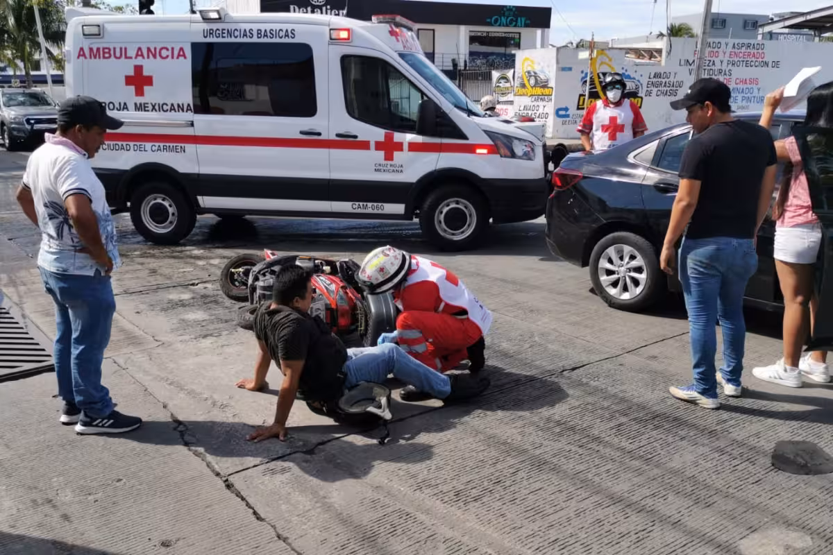 Conductora se pasa un semáforo y atropella a un motociclista en Ciudad ...