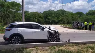 Hay un muerto en el accidente, quien salió proyectado del auto