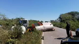 El tripulante del camión que permaneció en el sitio dijo desconocer el por qué el chofer perdió el control del Navistar