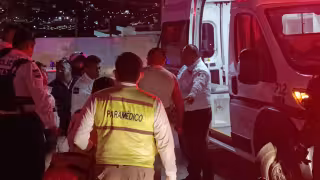 Paramédicos y elementos policiacos respondieron al llamado de emergencia.