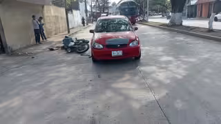 Motociclista impacta a Chevy en colonia Pedro Sainz de Baranda