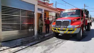 Los daños materiales no han sido cuantificados, permaneciendo por espacio de 40 minutos en el lugar enfriando en su totalidad