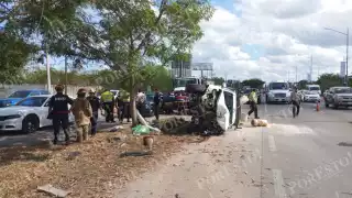 Dos personas, entre ellos un policía, resultaron lesionados