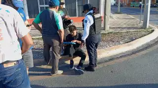 El motociclista tuvo que ser atendido por paramédicos