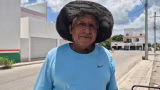 Padres campechanos celebran tras concluir su jornada laboral