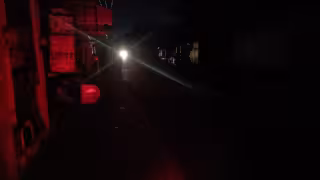 Las calles quedaron en la oscuridad y solo alumbraban las luces de los autos.