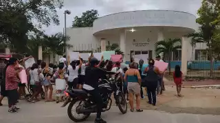 Habitantes de Felipe Carrillo Puerto recorren las calles exigiendo justicia para Randy y Briana