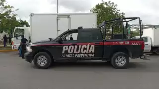 Elementos policiacos atendieron al llamado de emergencia y auxiliaron al conductor de la unidad.