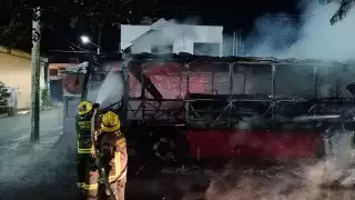 Se incendia autobús de transporte público en la Región 92 de Cancún