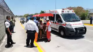 Una ráfaga de viento provocó la volcadura de un triciclo motorizado en la avenida Boquerón del Palmar, en Campeche