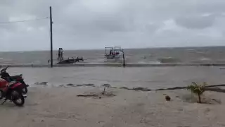 La bandera roja fue anunciada por la Capitanía del Puerto para impedir que embarcaciones salgan del muelle