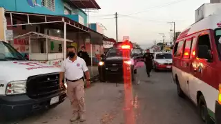 La vivienda de dónde provenía el humo se encontraba cerrada, y los boleros tuvieron que subir por el techo en Ciudad del Carmen