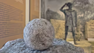 Museo de Champotón recibe bala de cañón de piedra de posible origen colonial