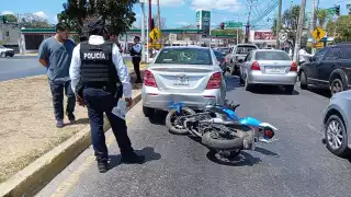 Motociclista derriba auto tras no frenar a tiempo en Campeche