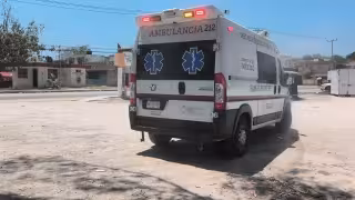 Mujer sufre descompensación en panteón de Santa Lucía y moviliza a paramédicos