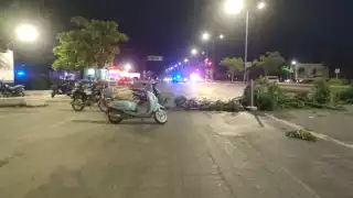 Una de las manifestantes aseguró que la golpearon y un elemento disparó contra ella.