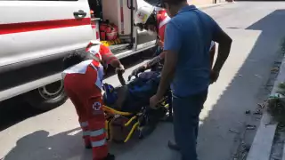 Fue llevado a un hospital con fuertes dolores en la pierna derecha