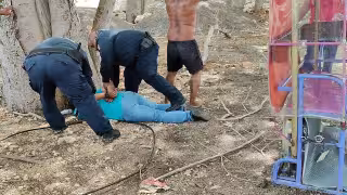 Los elementos policiacos detuvieron al conductor que provocó el accidente.