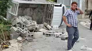 Falla mecánica provoca que camioneta vuelque en Samulá.