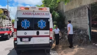 Un estudiante de primaria resultó herido tras sufrir un accidente dentro de su centro escolar.