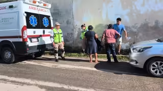Víctima estabilizada y trasladada a clínica tras percance vial