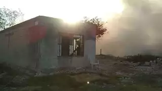 El incendio provoca una nube de humo muy densa