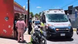 Motociclista termina lesionado tras chocar contra taxi en Campeche