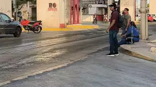 Tardanza médica complica atención a mujer herida en accidente