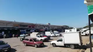 La noche de ayer los locatarios se enfrentaron contra la autoridad municipal