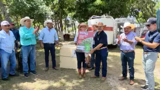 La estancia ganadora se llevó una máquina ordeñadora; el segundo lugar se llevó una bomba de agua y fumigadora; el tercer lugar obtuvo igual una fumigadora.
