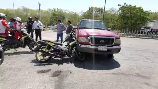 El conductor de la motocicleta fue atendido por paramédicos