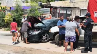 Sin heridos tras accidente en colonia Bellavista por derrape