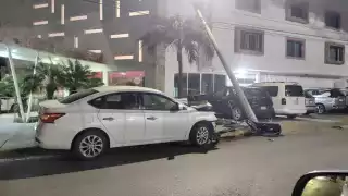 El responsable del choque huye del lugar y abandona el automóvil