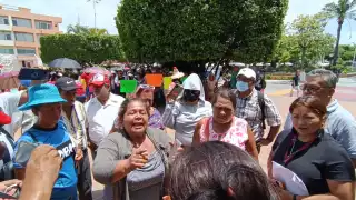 Se quejan del personal del Ayuntamiento que no les permite vender