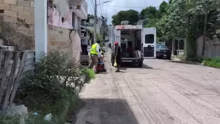 Mujer resulta lesionada al caer en una pendiente en la colonia Esperanza