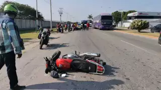 Un hombre identificado como Ricardo fue atropellado por un motociclista