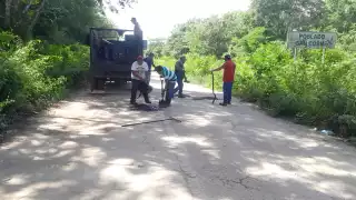 Vecinos de la Ribera del Río Hondo tomaron la iniciativa de reparar calles ante la inacción del Ayuntamiento de Othón P. Blanco.