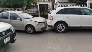 Daños materiales de varios miles de pesos tras una colisión por alcance en Campeche