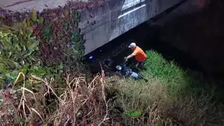 De la zanja al juzgado: motociclista ebrio causa caos en La Paz